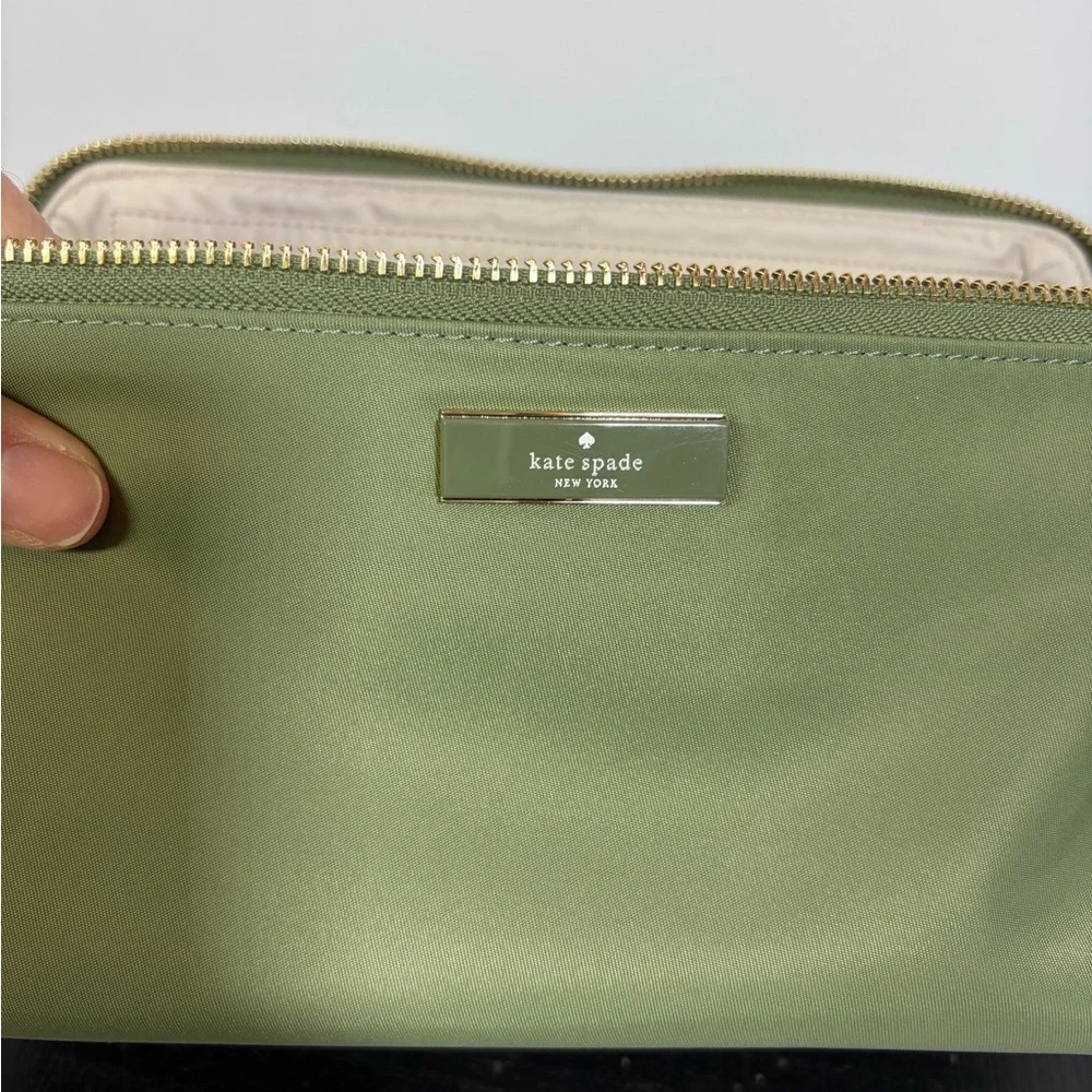 NEW Kate Spade Olive Toiletry Bag Set